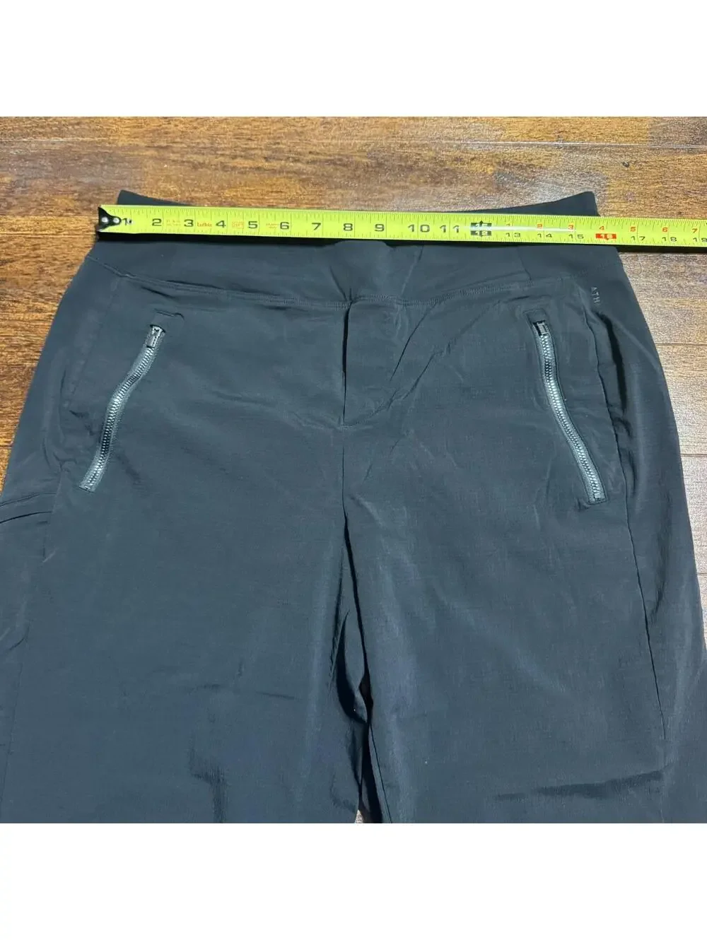 Athleta Pants Jogger Womens 10 /P Travel Hiking Gym Zip Pockets Stretch Black - Picture 4 of 9